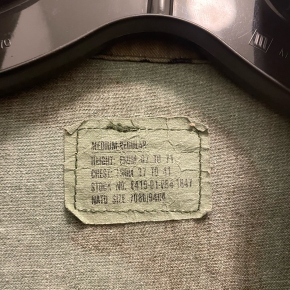 US Army BDU jacket, woodland camouflage pattern.  Size Medium-Regular. 1 each. - Picture 3 of 4